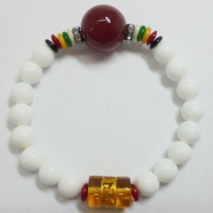 Conch bracelet with carnelian
